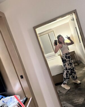 Alicia Witt Instagram - MADISON WI! we have arrived. siamo arrivati!!
in my first convention since the release of LONGLEGS, i’m at @madisoncomicexpo all day tomorrow - and then, tomorrow evening, i’ll be sharing my heart thru songs at the grand piano at @thenorthstreetcabaret 

if you’re in town for the big game and lookin for something fun to do once it lets out - come to the show! 

you can find tickets to all on my website, alicia witt music. i’ve also got em in my stories. 

#aliciawitt #longlegs #twd #madisonthisweekend #alabamacrimsontide #wisconsinbadgers #madisonlivemusic #madisonmusic