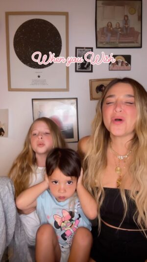 Alisan Porter Instagram - Shilo may not like us…..BUT

Follow our new @tiktok account @alisanandaria 

#motherdaughter #singers #disney #harmony #voxals #vocalist #fypage