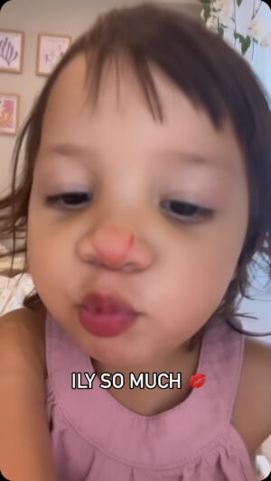 Alisan Porter Instagram - Someone got in to her sisters makeup and spilled all the 🫖 ! 

#grwm #babyedition #babieswithstyle #babiesofinstagram #cute #funny #fyp #kidtok #beautyinfluencer #babyshilo #shilobee 💄#rarebeauty #pixieblush #glowrecipe #kosas