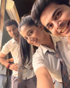 Alisha Parveen Instagram - 🌈🤍🫶🏻
#Schoolfriends bas jaldi hi aa raha hai..
@navika_kotia @the_onlyansh @manavsoneji