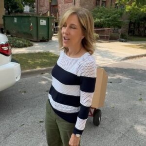 Alisyn Camerota Instagram - Move-in Day #2 underway. this one involved a little more effort on my part: rental car, airplane flight (where, in typical me fashion, we were the last to board the plane), cracking the code of a forgotten storage unit, tons of heavy bags, boxes and the icing on the cake…fat parking ticket 💃