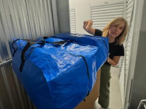 Alisyn Camerota Instagram - Move-in Day #2 underway. this one involved a little more effort on my part: rental car, airplane flight (where, in typical me fashion, we were the last to board the plane), cracking the code of a forgotten storage unit, tons of heavy bags, boxes and the icing on the cake…fat parking ticket 💃