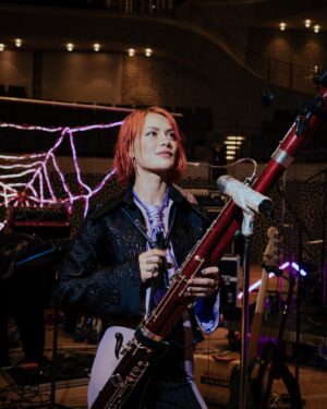 Alli Neumann Instagram - der vielleicht schönste abend meines lebens ⛓️‍💥
danke an alle, die all ihre liebe und zeit in diese Show gesteckt haben. we did it rockstars! 
@elbphilharmonie @reeperbahn_festival 

📸 1 2 3profifotos von @lesauerbrey 
4 von @nayalynnea edit @tomblanccc