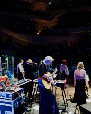 Alli Neumann Instagram - der vielleicht schönste abend meines lebens ⛓️‍💥
danke an alle, die all ihre liebe und zeit in diese Show gesteckt haben. we did it rockstars! 
@elbphilharmonie @reeperbahn_festival 

📸 1 2 3profifotos von @lesauerbrey 
4 von @nayalynnea edit @tomblanccc