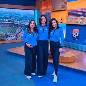 Alline Calandrini Instagram - Meu time na transmissão de mais uma classificação do Corinthians para a final Brasileirão feminino. 

Sempre um prazer dividir com a mamãe do ano @renatamendonca_tv e @renatasilveirag ❤️

Obrigada pela audiência de todos 🌹✨❤️👊🏽