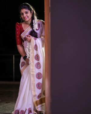 Amala Gireesan Instagram - Onam series 🌼🌼🌼

Costume by @fashionwithfabcastle 

📸 by @prabhuv_ 

#setsaree#available #sareelove #happy #prabhuppaalove