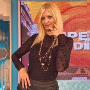 Amalia González Instagram - Jugar 🎠

@lunagarzonaccesorios 
@mafaldabsas 
@natyrosales75