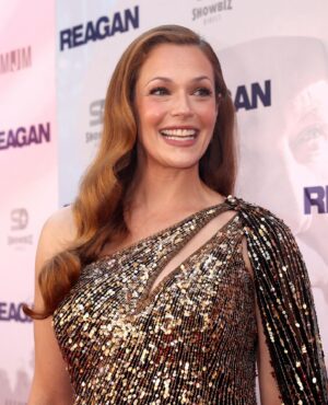 Amanda Righetti Instagram - What. A. Night. The REAGAN premier was magical! ✨ @reaganmovie Only in theaters August 30th. 

A huge shout out to the small village it took to make this look happen.

Makeup: @mollygreenwald 
Hair: @stuntzbeauty 
Styling: @itschristinaavila 
Gown: @fouychovcouture 
Bag: @tylerellisofficial 
Shoes: @jonak 
Emeralds: @veynou 
Diamonds: @shahlakarimi_jewelry 

#dreamcometrue