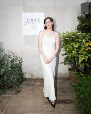 Amber Anderson Instagram - Supper club with @britishvogue x @americanexpressuk at @toklas_london last night 🩷 thank you @antkendal @kendalandpartners