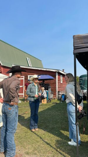 Amber Marshall Instagram - ⭐️A Day in the Life on the Heartland Set⭐️

Before Heartland Season 18 wrapped up filming, Kyra and Cyan joined Amber on set to capture the behind the scenes for all of you! Join us as the Marshall’s Country Store crew heads to the Heartland Ranch. 

Let us know what your favourite part of this video is ⬇️