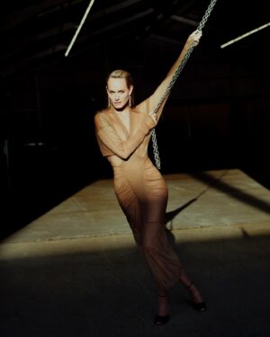 Amber Valletta Instagram - MUSE by this wonderfully talented team: 
photos by @normanjeanroy 
Styled by @denagia 
Hair @teddycharles35 
Makeup @sandyganzer 
@musemagazine 
Thank you all for a super fun and creative day! 🤎