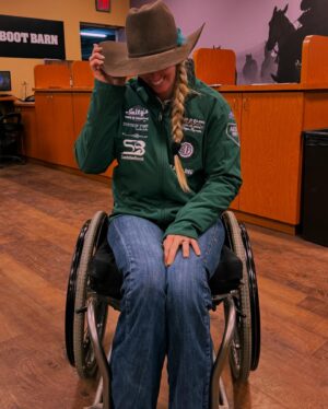 Amberley Snyder Instagram - ❣️ Just some BTS at BB4B!! ❣️

Love my crew!! (Missing aubs- she was behind the camera 📸)

#amberleysnyder #walkriderodeo #bb4b