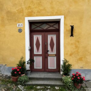 Aminata Touré Instagram - Ab morgen geht‘s wieder los mit Arbeit, aber vorher noch ein paar Tallinn-Impressionen 🤍.