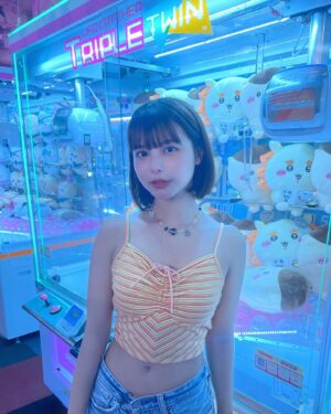 Amisa Miyazaki Instagram - ままが若い頃着てたキャミソール貰った👗💞