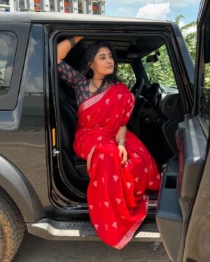 Ammu Abhirami Instagram - Minuki Minuki Mena Minuki❤️🧿
Lady in red❤️ In her black Thar❤️🧿