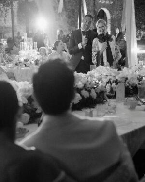 Amy Jackson Instagram - After the ceremony we swayed our way to our candlight dinner for speeches from
loved ones whilst serenaded by violins. A magician wondered the crowd whilst we all chatted and feasted! After that we made our way passed a dessert table named after our beloved Carole and Peter to cut our cake designed by the incredible @chefdamianocarrara

📸 @corbingurkin