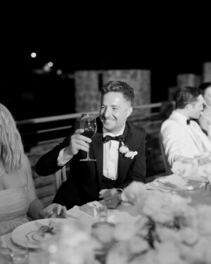 Amy Jackson Instagram - After the ceremony we swayed our way to our candlight dinner for speeches from
loved ones whilst serenaded by violins. A magician wondered the crowd whilst we all chatted and feasted! After that we made our way passed a dessert table named after our beloved Carole and Peter to cut our cake designed by the incredible @chefdamianocarrara

📸 @corbingurkin