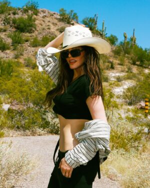Ana Bárbara Instagram - Saludos desde el cerro de la A 🏜️🌵 #TucsonArizona