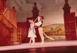 Ana Botafogo Instagram - 🌟Começando a semana com algumas recordações do fundo do baú! 🌟. Foto 1 - Coppelia com Graham Bart  Fotos 2,3,4,5,6,7,8 e 10 - La Fille Mal Gardée com Graham Bart  Foto 9 - “La Fille“ com Paulo Rodrigues. @paulorodrigues8542
