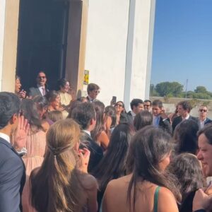 Ana Marques Instagram - … e vai mais um casório. 
À beira rio. Que bela tarde e noite de setembro! 

Obrigada @roselyn_silva 
Mais uma saia linda… a ajudar à festa

#AM
#casamento 
#campo
#ribatejo 
#portuguesecinquentona 
#looks