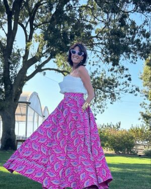 Ana Marques Instagram - … e vai mais um casório. 
À beira rio. Que bela tarde e noite de setembro! 

Obrigada @roselyn_silva 
Mais uma saia linda… a ajudar à festa

#AM
#casamento 
#campo
#ribatejo 
#portuguesecinquentona 
#looks