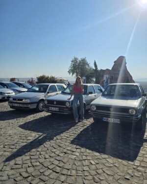 Ana Marta Ferreira Instagram - Festejar os 50 anos do Volkswagen Golf na Capadócia foi só das experiências mais épicas que tive!!! 

Não houve melhor forma de celebrar este carro icónico! 
8 gerações e sempre a evoluir e a melhorar !!!

Por muitos mais anos !!!

Obrigada @volkswagenportugal @volkswagen 
#Volkswagen ##VolkswagenPortugal ##Golf50