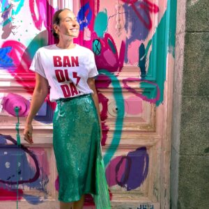 Ana Milán Instagram - Me gusta la gente que tiene ganas de verte, de compartir, de escucharte y contar. La gente que sabe cómo tomas el café y te lo pide sin mirarte. La gente que te invita a bailar aunque no haya música.

👗 @ritamilleratelier 
👚 @victoriarockera