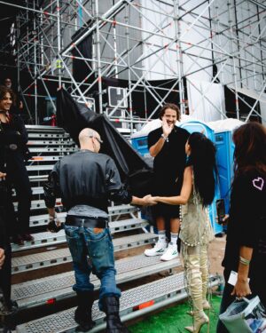 Ana Moura Instagram - Aqueles dias em que só me apetece chorar por ser tudo tão exigente e bonito. Obrigada a toda as pessoas que fazem parte deste sonho 🥹💙🩵
Obrigada @meokalorama 💕