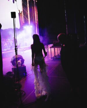 Ana Moura Instagram - Aqueles dias em que só me apetece chorar por ser tudo tão exigente e bonito. Obrigada a toda as pessoas que fazem parte deste sonho 🥹💙🩵
Obrigada @meokalorama 💕
