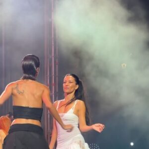 Ana Moura Instagram - Aqueles dias em que só me apetece chorar por ser tudo tão exigente e bonito. Obrigada a toda as pessoas que fazem parte deste sonho 🥹💙🩵
Obrigada @meokalorama 💕