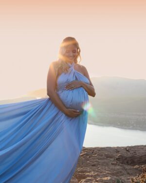 Anaïs Quadratus Instagram - Je vous spam encore un peu avec les photos de grossesse, mais elles sont 🥹
Des souvenirs à garder pour toujours ❤️

Quelle est ta photo préférée ? 🎞️

@flyingdressfrance 📸🤍

#pregnant #pregnantbelly #flyingdress #shootinggrossesse
