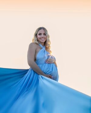 Anaïs Quadratus Instagram - Je vous spam encore un peu avec les photos de grossesse, mais elles sont 🥹
Des souvenirs à garder pour toujours ❤️

Quelle est ta photo préférée ? 🎞️

@flyingdressfrance 📸🤍

#pregnant #pregnantbelly #flyingdress #shootinggrossesse
