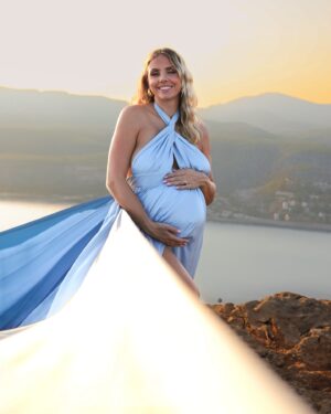 Anaïs Quadratus Instagram - Je vous spam encore un peu avec les photos de grossesse, mais elles sont 🥹
Des souvenirs à garder pour toujours ❤️

Quelle est ta photo préférée ? 🎞️

@flyingdressfrance 📸🤍

#pregnant #pregnantbelly #flyingdress #shootinggrossesse