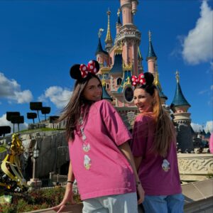 Anaïs Sanson Instagram - Le week-end à Disney en famille,c’est magique🏰✨🤍

#family#disney#disneyprincess#disneylandparis