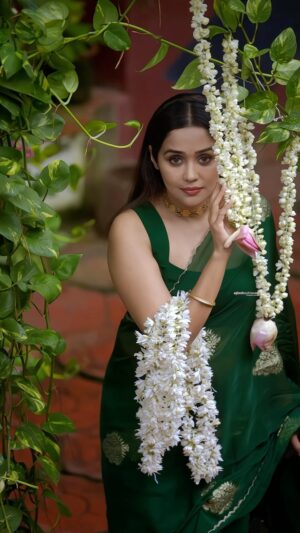 Ananya Instagram - "ലയം"@sameerasaneeshkochi X @amaera_jewels 
Actress @ananyahere 
Shot, Cuts & Tones  @aghoshvyshnavam_avm frames 
MUA @shari_naressh_makeup
Location @rossittawoodcastle