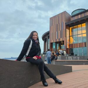 Andrea Aristegui Instagram - Dándole la bienvenida a septiembre en la maravillosa región de Los Lagos! Fin de semana perfecto viendo a @lucybelloficial en el @teatrodellago y compartiendo con amigos. Si andan por Puerto Varas, les recomiendo @lajardinerapuertovaras donde tuvimos una gran experiencia! 🧡💜💚