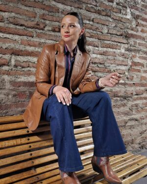 Andrea Aristegui Instagram - Las prendas de cuero dan un toque especial a cualquier look. Un imprescindible que se adapta a todos tus planes.