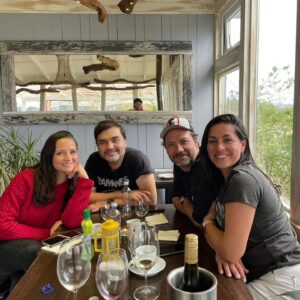 Andrea Aristegui Instagram - Dándole la bienvenida a septiembre en la maravillosa región de Los Lagos! Fin de semana perfecto viendo a @lucybelloficial en el @teatrodellago y compartiendo con amigos. Si andan por Puerto Varas, les recomiendo @lajardinerapuertovaras donde tuvimos una gran experiencia! 🧡💜💚