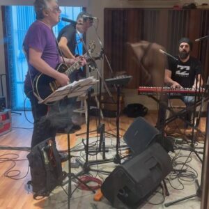Andrea Rincón Instagram - Preparándose para romper Velez este sábado 14 de septiembre @ratonesparanoicos 💣💣💣 

Foto 1y2 con mi amigo amado @solojuanse 
Foto 3 @julieelizabetha arreglándonos las vestimentas para que salgamos decente en la Ph. 
Foto 4 con mi amiga la one, q siempre me cuida con su amor incondicional 
Vídeo Preparando la Nave!!!! @panacea_studio 🚀🚀