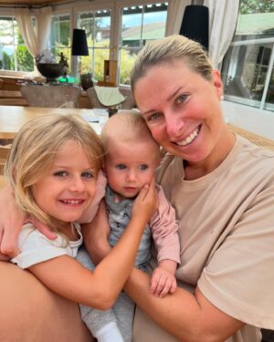 Andrea Sestini Hlaváčková Instagram - Nase vysnena kazdorocni dovolena v Rakousku ❤️ Letos extremne potrebna i proto tak dlouha 😘 
#lifewithmybea #lifewithmybibi #familytime #austria