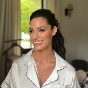 Andréanne Moran Instagram - Hier c’étais son mariage ! La si gentille et magnifique @andreanne.moran ☺️ je te remercie pour ta grande confiance pour le jour le plus important de ta vie 👰🏻‍♀️ tu était plus que parfaite ! ☺️ 
•
Cheveux par moi avec les produits @hairrituelbysisley @t3micro @insightcanada 
•
Maquillage @jenniferlamaquilleuse 💄
•
#wedding #hair #hairstyle #hairlook #weddinghair #hairstyles #bride #hairstylist #makeup #makeupbride #weddingmakeup