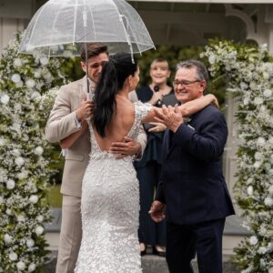 Andréanne Moran Instagram - Le oui le plus facile de ma vie 💍 Je revivrais cette journée encore et encore 👰🏻‍♀️🤵🏻‍♂️

Merci à tous les gens qui ont travaillé avec nous pour rendre cette journée plus que parfaite 🤍

Wedding planner - @agence.elegance 
Arche/fleurs - @fetepouremporter 
Endroit de rêve et surtout équipe de rêve - @chateausaintantoineofficiel