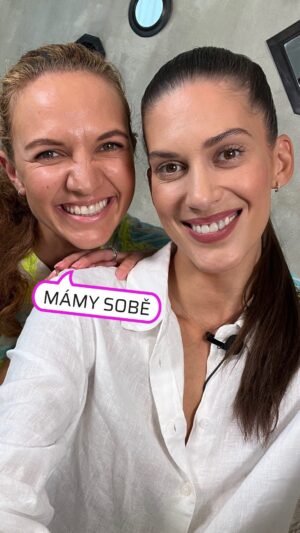 Aneta Vignerová Instagram - Modelka @anetavignerova patří k těm, které se nebojí říct nahlas věci tak, jak je cítí🙌 I proto věříme, že vás rozhovor s ní bude bavit! Probraly jsme toho hafo! Jak její čtyřletý syn Jiřík zvládá dvě školky najednou, jestli vychází s nevlastními bráchy, rozebraly jsme Jiříkovu pro mnohé netradiční zálibu v oblékání dívčích šatů i jaký vliv měla na něj a na Anet krize, kterou měli před rokem s manželem Petrem Kolečkem, a kterou řešila několik týdnů celá Česká republika. Celý rozhovor najdete na našem YouTube kanálu, i na oblíbených podcastových platformách. Pokud vás bude bavit, sdílejte ho dál a napište nám do komentáře, co vás zaujalo nebo překvapilo nejvíc😊
…
#mamysobe #rozhovor #materstvi #rodicovstvi #sdileni #anetavignerova
