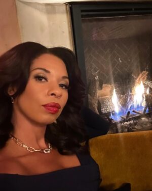 Angel Parker Instagram - Demure. Mindful. Since Day 1.

Thank you LA. Thank you friends. Thank you @therookieabc It’s been a great summer. 
See y’all in the fall.✌🏾♥️

Makeup: @fionadis 
Hair: @kauigoodwyn