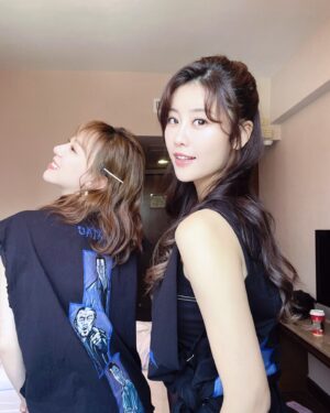 Angel Wang Instagram - 角頭雙美🤪

#igdaily #角頭 #今日行程 
#高雄大遠百
#高雄夢時代
#台南南紡
#各位待會見