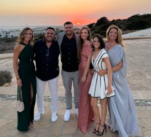 Angela Gerekou Instagram - Πάντα μαζί και τόσο ευτυχισμένοι να είστε όπως τώρα!!! 
Σας αγαπώ πολύ!!!❤️✨ @georgiou82 @simoni.chr