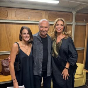 Angela Gerekou Instagram - Μια μοναδική θεατρική εμπειρια!Ορέστεια στο Ηρώδειο σε σκηνοθεσία του σπουδαίου Έλληνα σκηνοθέτη Θεοδωρου Τερζοπουλου που κάνει περήφανη την Ελλάδα σε όλο τον κόσμο!!! Συγκλονιστικες ερμηνείες!🙏🏻❤️

Thank you @karampelastasos for the amazing dress