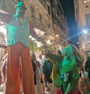 Angela Gerekou Instagram - 100 Χρόνια Κουμ Κουατ! Συγχαρητήρια στο Κωνσταντίνο Λάζαρη για την πρωτοβουλία αυτής της γιορτής και την εξαιρετική διαχείρηση και προώθηση του προϊόντος!!! 🍊
Το σήμα κατατεθέν προϊόν της Κέρκυρας! Το «χρυσό πορτοκάλι» με βαθιές ρίζες από την Κίνα ήρθε στην Κέρκυρα από τον Μέρλιν και έμελε να γίνει το γευστικό ταυτόσημο του νησιού..! Μοναδικο στην γεύση, εξωτικό, ελιξίριο της νιότης χάρη στο σπάνιο αιθέριο έλαιο του με πολλές βιταμίνες και θεραπεύτικες ιδιοτητες! 🍊
#corfu #lazaris #party #kumquat #fruit #AngelaGerekou @lazarisproducts