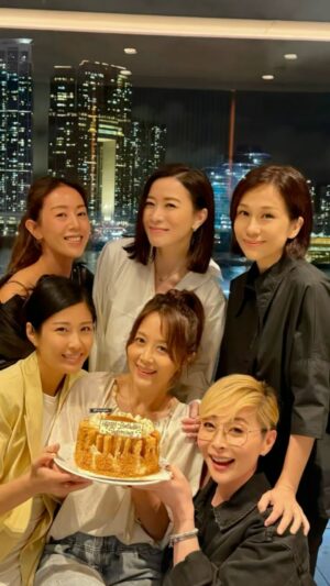 Angela Tong Instagram - Happy Birthday to Sherming🥳生日派對的混亂現場㊙️
生日小插曲🎼目擊意外事件發生👀七姊妹臨危不亂👍享受當下🎂繼續保持歡笑😁發放正能量😆
「怡反」手持「飯聚」證據🤐等待公告📣
#birthday #party#cake#friendship #love#positive#happy#lol