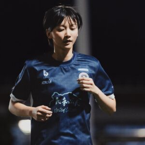 Angela Yuen Instagram - 非常感謝民和公民 @unitedcitizen_wfc 俾我一齊跟隊練波 🙏🏻 
本來好怕會打擾大家既操練，但得到隊員既熱烈歡迎我都感到有點措手不及 😭🥺

放心我不是放棄演員的本業，甚至是因為工作才開始準備的！未能告知是跟什麼有關，但就絕對跟少林女足無關 😂

聰教練話「技術不錯」就真是太厚道
我知自己暫時都未上到台面住！
但就絕對會懷住感恩的心努力練習！